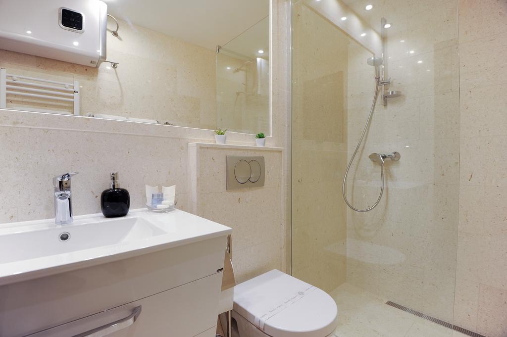 Main Street Studio And Rooms Задар Екстериор снимка
